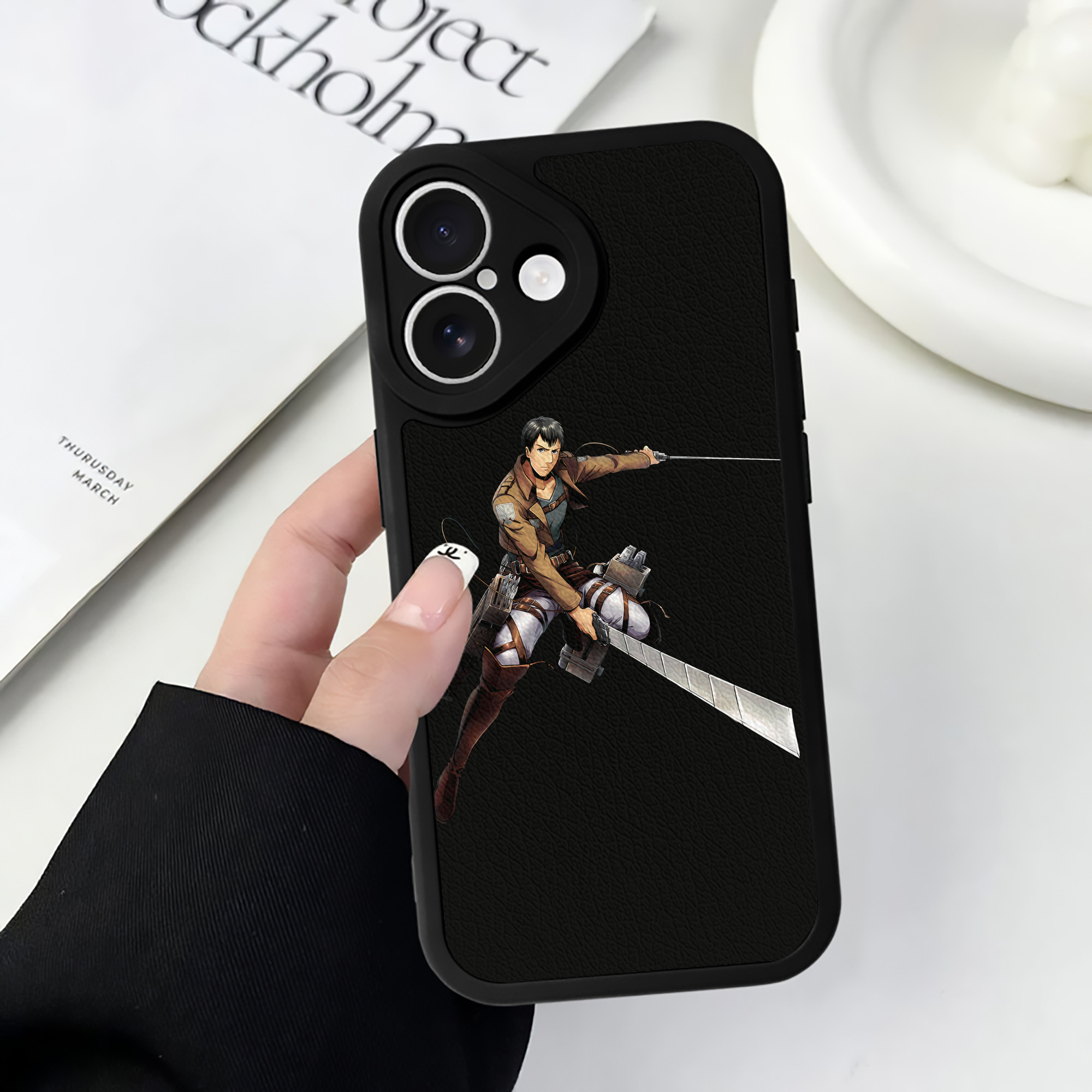 （画像用） 進撃の巨人 ベルトルト・フーバー Attack on Titan Bertholdt Hoover 【iPhone 16シリーズ対応】シリコンスマホケース（レザー調） 材質：シリコン